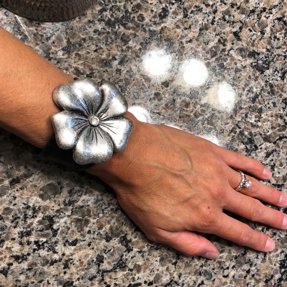 Flower Bracelet - Picture 5 of 5